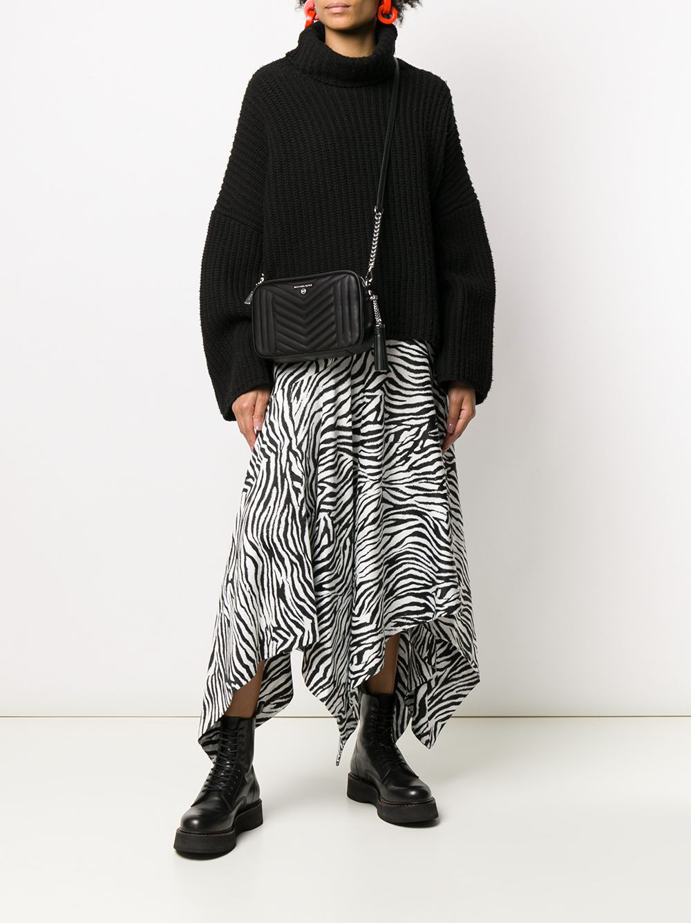 마이클코어스 젯 셋 퀼팅 카메라 크로스백