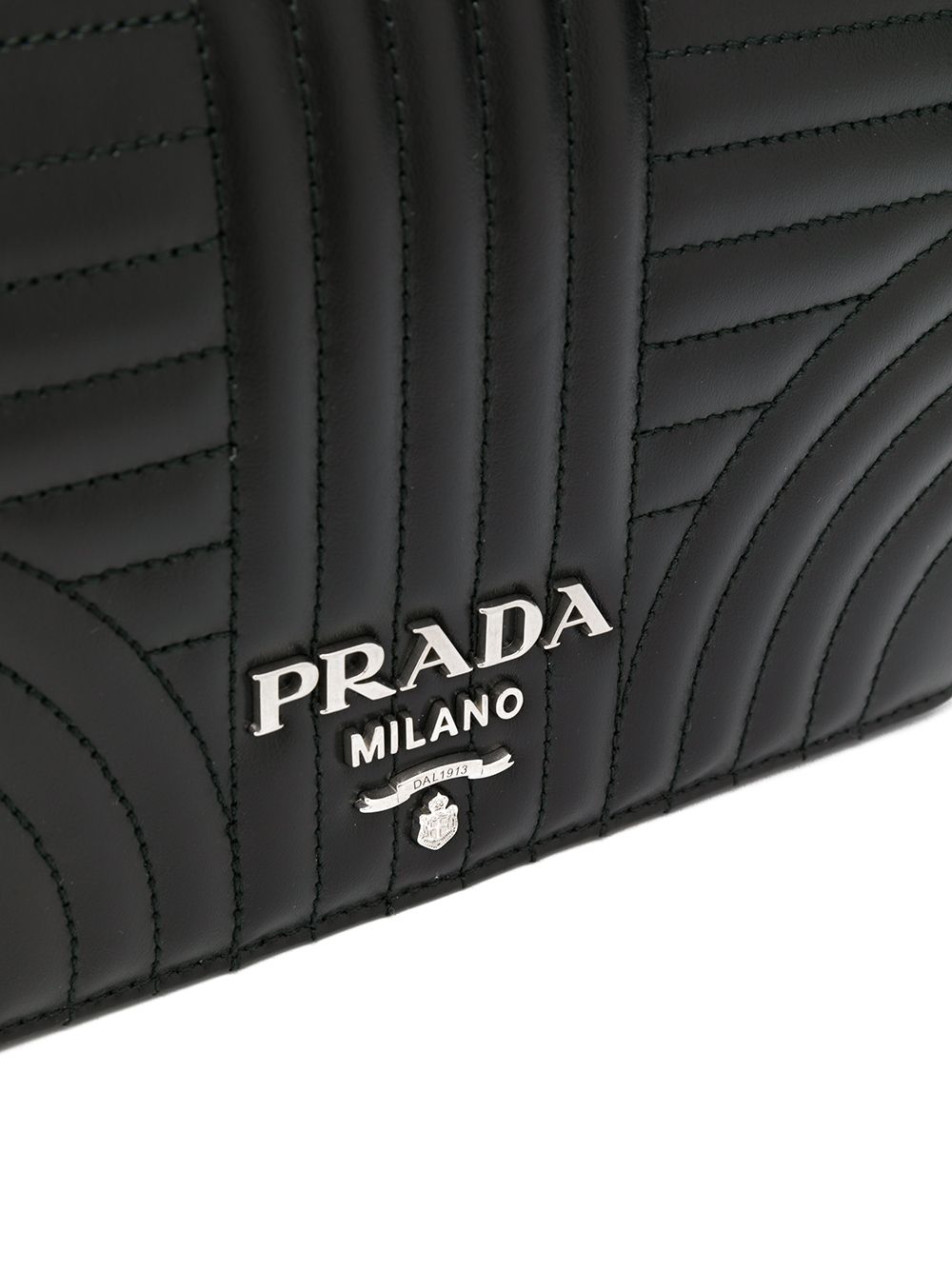 프라다 다이어그램 퀼팅 숄더백