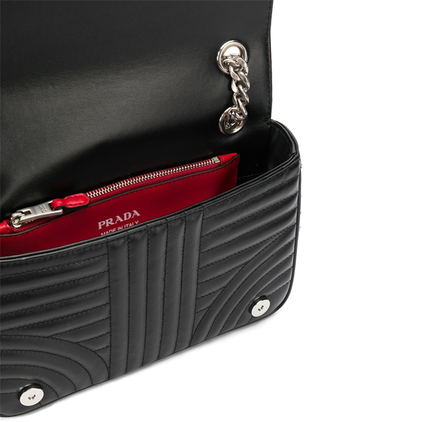 프라다 다이어그램 퀼팅 숄더백