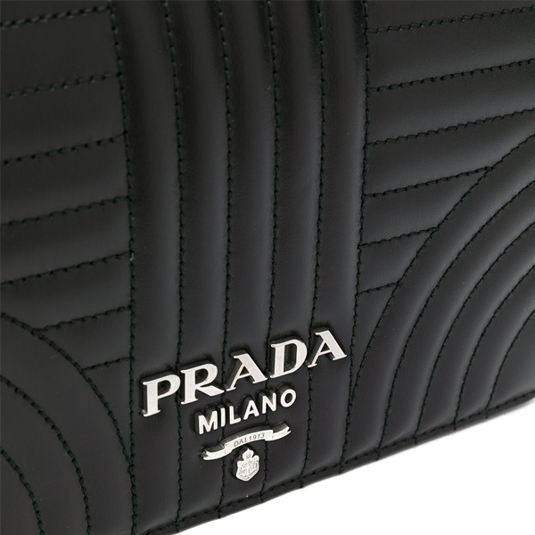 프라다 다이어그램 퀼팅 숄더백