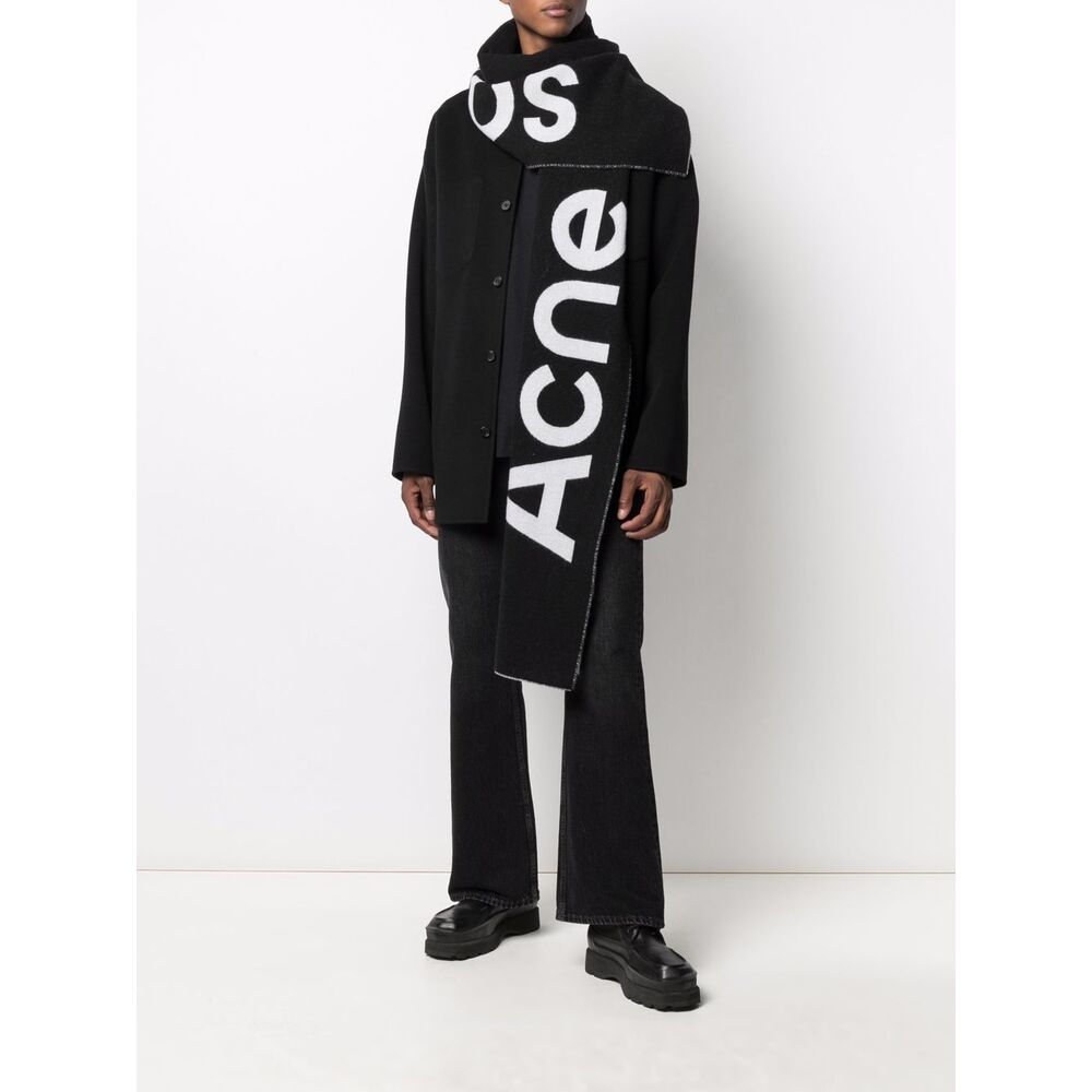 아크네 로고 자수 니트 스카프