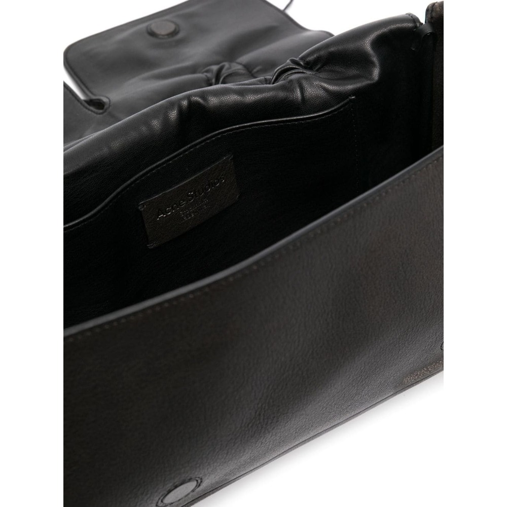 아크네 멀티포켓 가죽 숄더 백